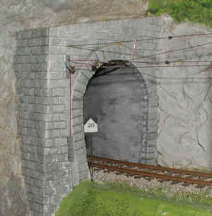 Tunnelportal.JPG (84932 Byte)
